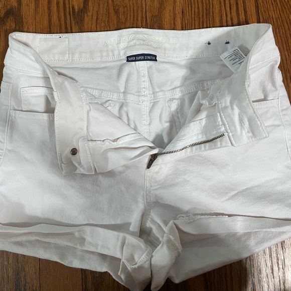 AE white high waisted denim shorts - Picture 2 of 5